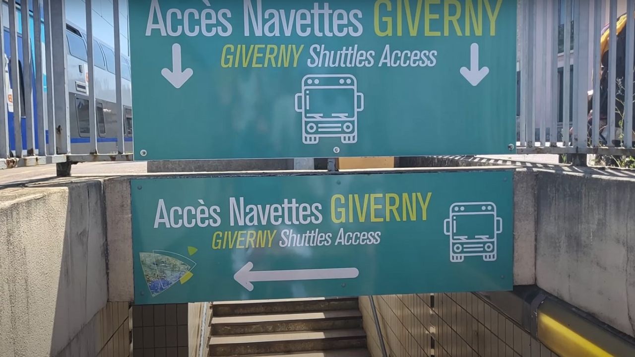 Giverny Shuttle Access Sign at Vernon Station